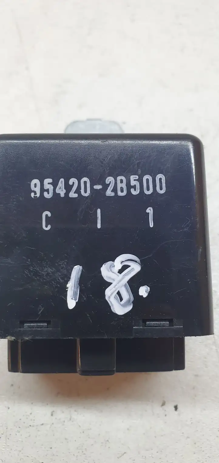 Hyundai Santa Fe (2005 - 2009) 954202B500 Реле стеклоочистителей — фото 2