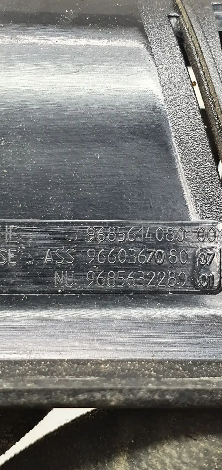 Peugeot Partner (2008 - 2012) 9685614080 Прочие детали салона — фото 3