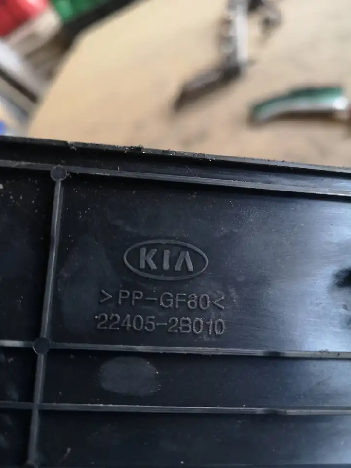 Kia Venga (2010 - 2014) 224052B010 Крышка двигателя декоративная — фото 5