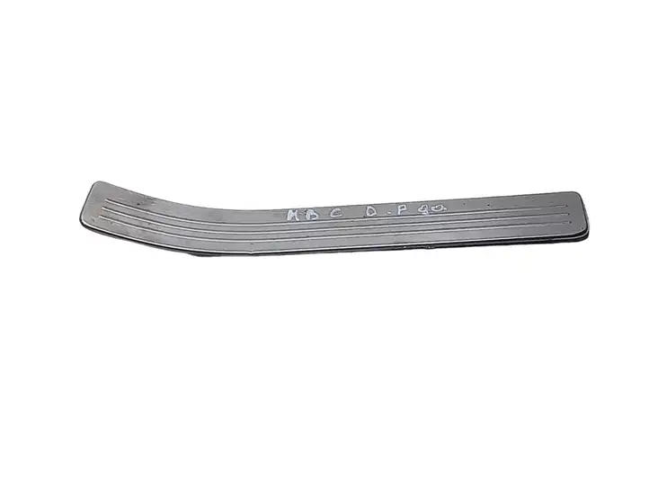 Mercedes-Benz C W204 (2007 - 2014) A2046800235 Внутренняя отделка заднего порога — фото 3