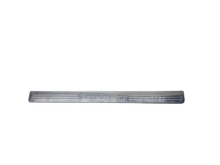 Mercedes-Benz C W204 (2007 - 2014) A2046800135 Внутренняя отделка переднего порога — фото 4