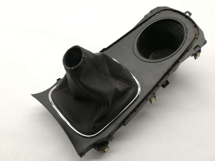 Toyota Avensis T270 (2009 - 2012)  5880505080 Отделка рычага переключения передач (кожа, головка)