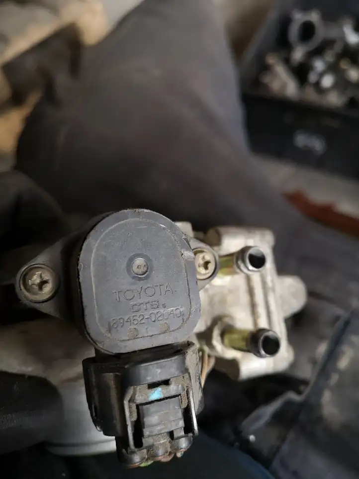 Toyota Corolla E120 E130 (2000 - 2004) 8945202040 Датчик положения системы подачи воздуха — фото 5