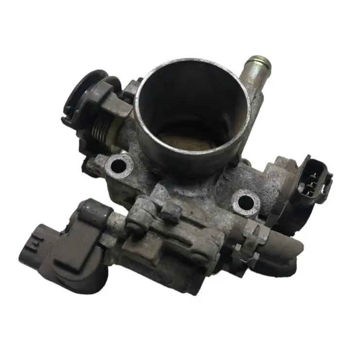 Toyota Corolla E120 E130 (2000 - 2004) 8945220130 Дроссельная заслонка — фото 1