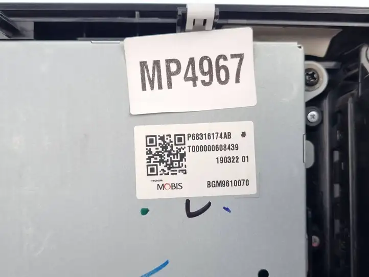 Chrysler Pacifica (2016 - ) P68316174AB Магнитола / мультимедийная система — фото 6