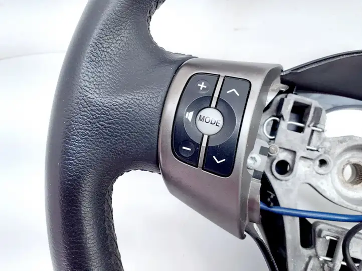 Toyota Yaris (2009 - 2012) Руль — фото 2