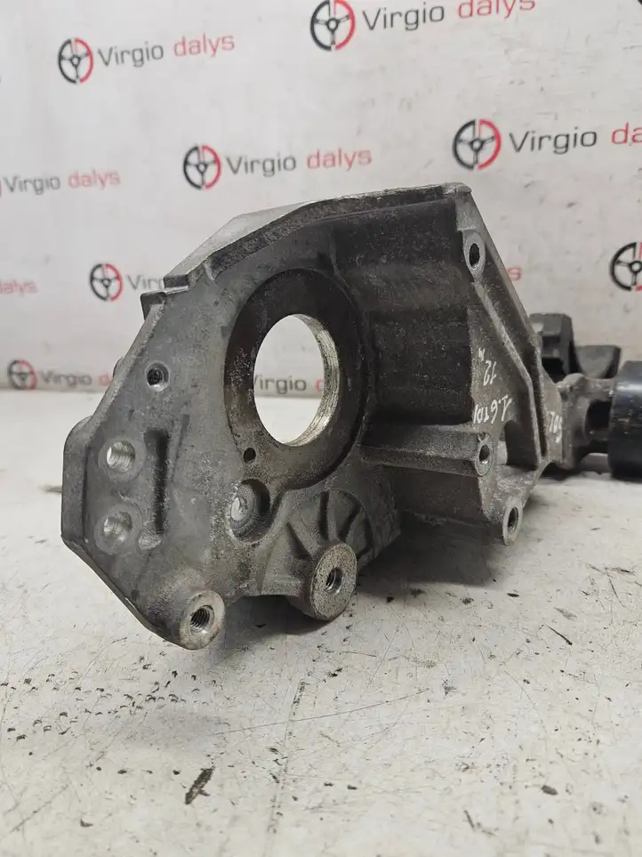 Volkswagen Golf VI (2009 - 2013) 03l903143q Кронштейн генератора — фото 2