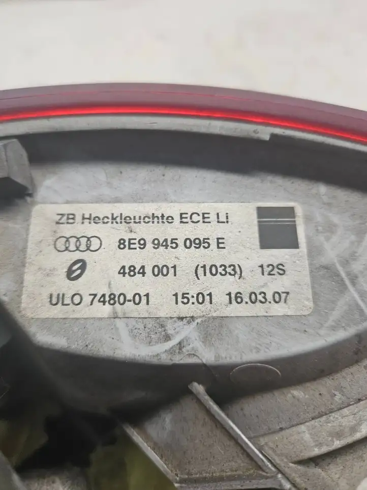 Audi A4 S4 B7 8E 8H (2004 - 2009) 8E9945095E Задний фонарь в кузове — фото 5