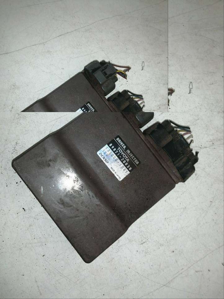Toyota Corolla Verso E121 (2001 - 2004)  898711041 Блок управления топливных форсунок