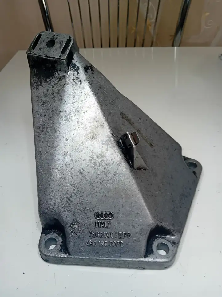 Audi A6 S6 C6 4F (2008 - 2011) 4B0199307C Кронштейн двигателя — фото 1