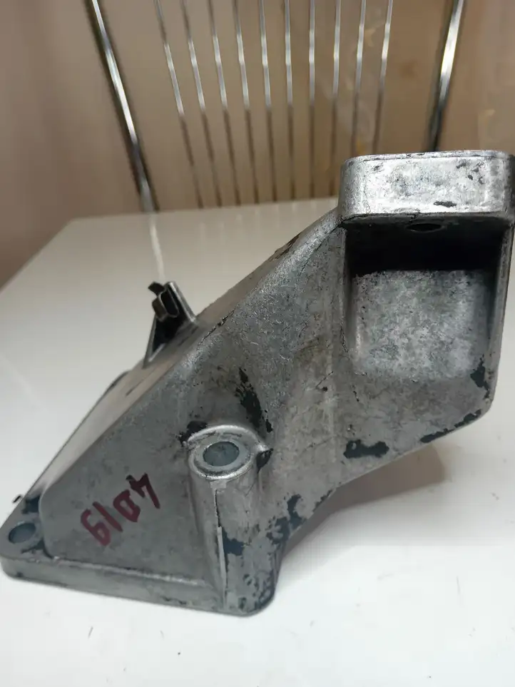 Audi A6 S6 C6 4F (2008 - 2011) 4B0199307C Кронштейн двигателя — фото 4