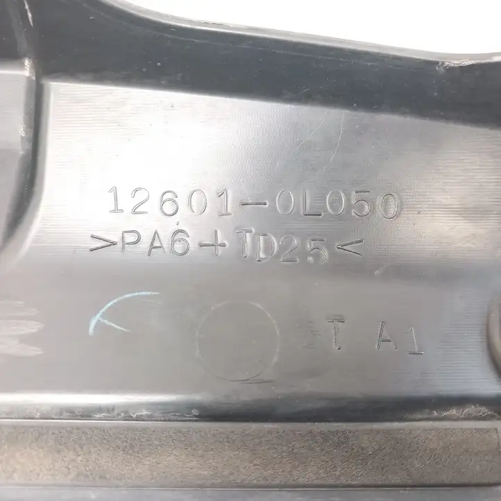 Toyota Hilux (AN10, AN20, AN30) (2008 - 2011) 126010L050 Крышка двигателя декоративная — фото 9