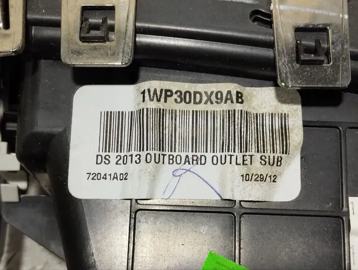 Dodge Ram (2008 - ) 1WP30DX9AB Боковой воздушный дефлектор — фото 6