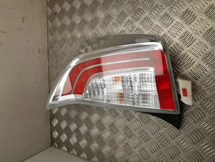 Toyota Prius (XW30) (2009 - 2015) STANLEY4755 Задний фонарь в кузове — фото 1