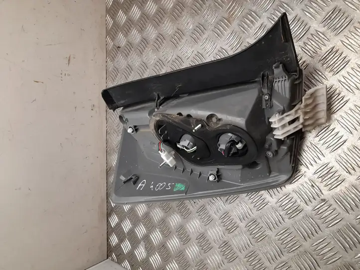 Toyota Prius (XW30) (2009 - 2015) STANLEY4755 Задний фонарь в кузове — фото 6