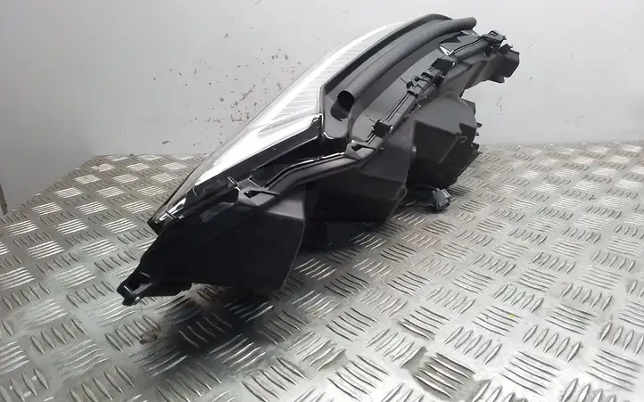Lexus UX (2020 - ) Передняя фара — фото 4