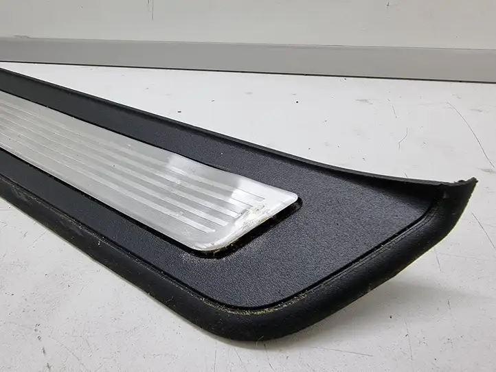 BMW 5 F10 F11 (2009 - 2016) 8050050 Внутренняя отделка переднего порога — фото 3