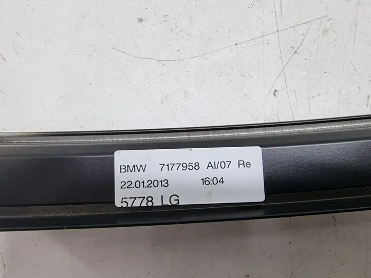 BMW 7 F01 (2008 - 2016) 7177958 Накладка стекла задней двери — фото 3