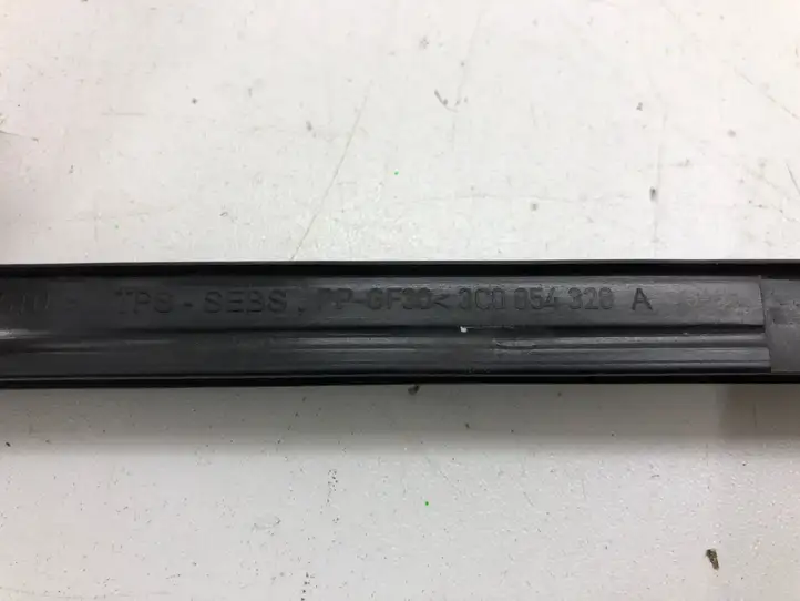 Volkswagen PASSAT B6 (2005 - 2010) 3C0854328A Накладка стоек лобового стекла — фото 3