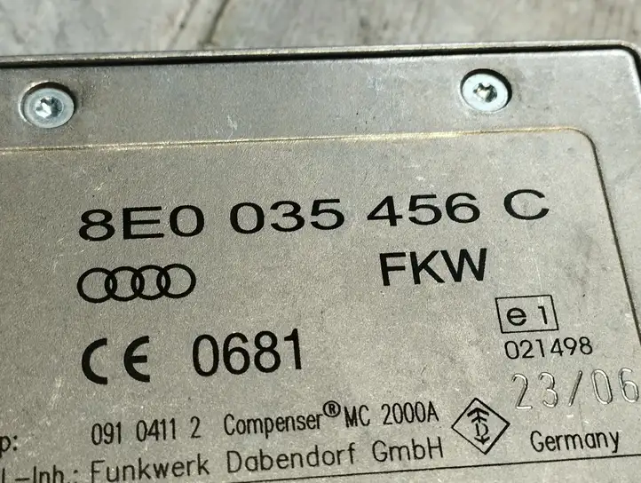 Audi A6 S6 C6 4F (2004 - 2008) 8E0035456C Усилитель антенны — фото 2