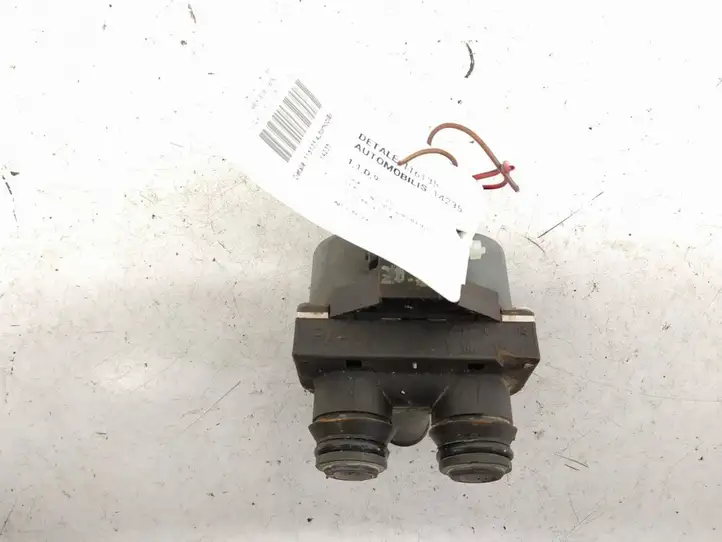 Mercedes-Benz E W210 (1995 - 2002)   Другая деталь отсека двигателя