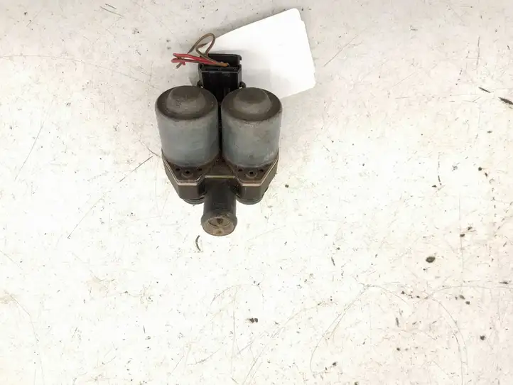 Mercedes-Benz E W210 (1995 - 2002)   Другая деталь отсека двигателя