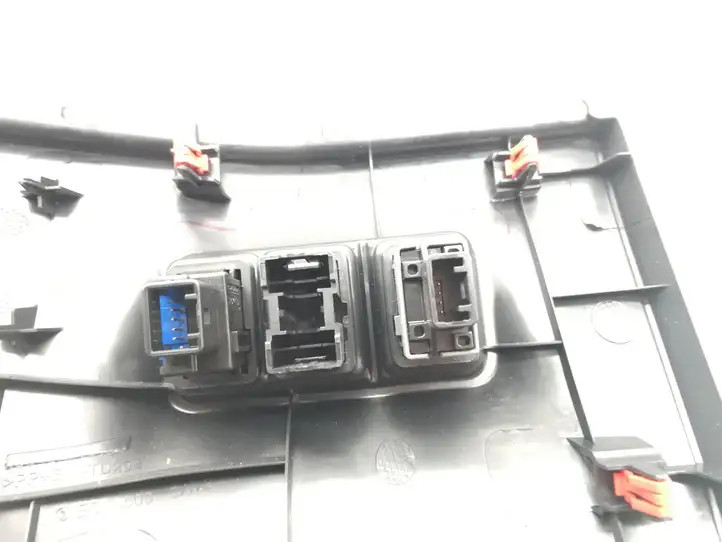 Toyota C-HR (2016 - 2022)  55545F4010 Другая деталь салона