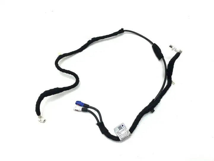 BMW 5 G30 G31 (2016 - )  6820318 Разъем USB