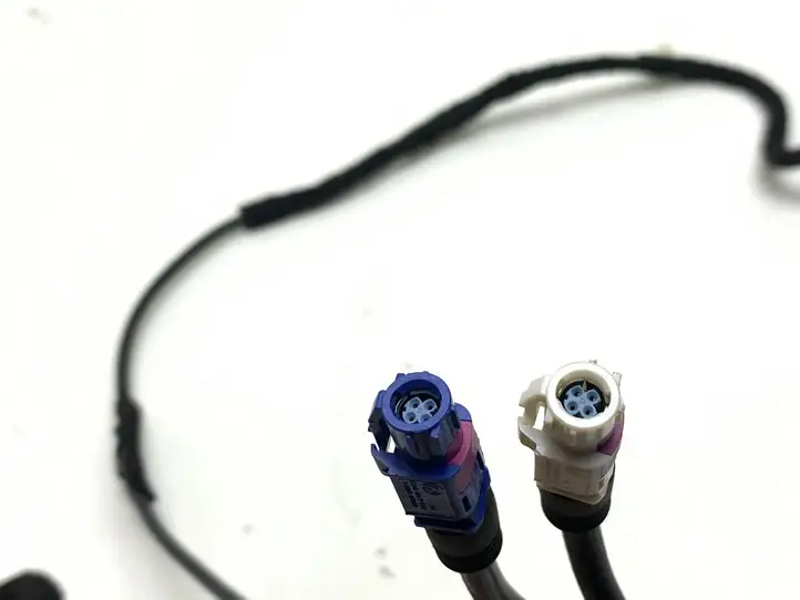 BMW 5 G30 G31 (2016 - )  6820318 Разъем USB