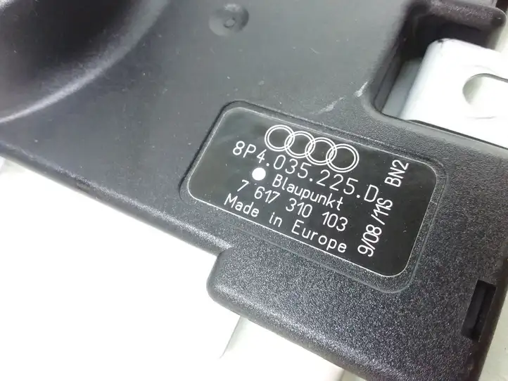 Audi A3/S3 8P (2004 - 2008) 8P4035225D Усилитель антенны — фото 3