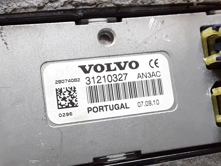 Volvo C30 (2010 - 2013) 31210327 Усилитель антенны — фото 4