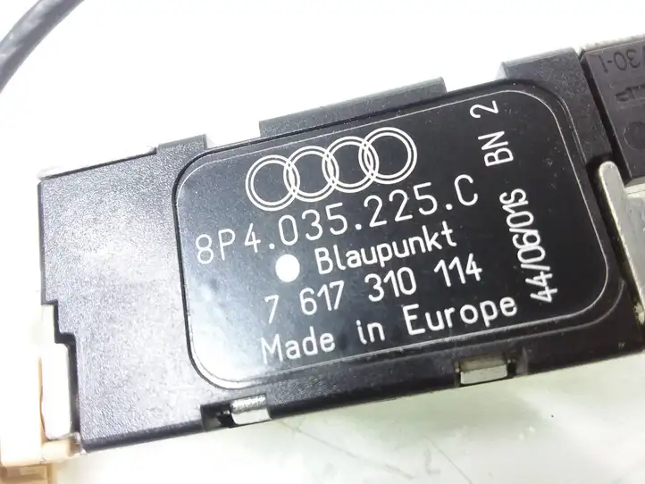 Audi A3/S3 8P (2004 - 2008) 8P4035225C Усилитель антенны — фото 3