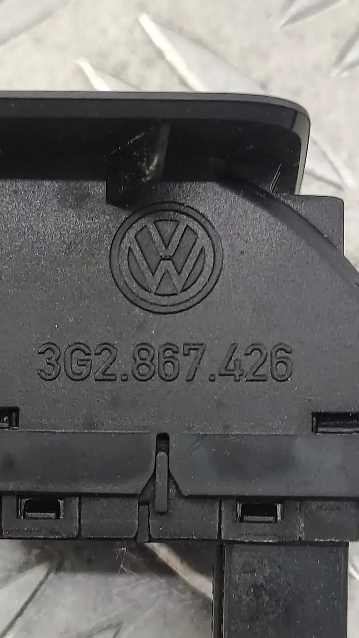 Volkswagen PASSAT B8 (2015 - ) 3G2867426 Кнопка закрытия крышки багажника — фото 2