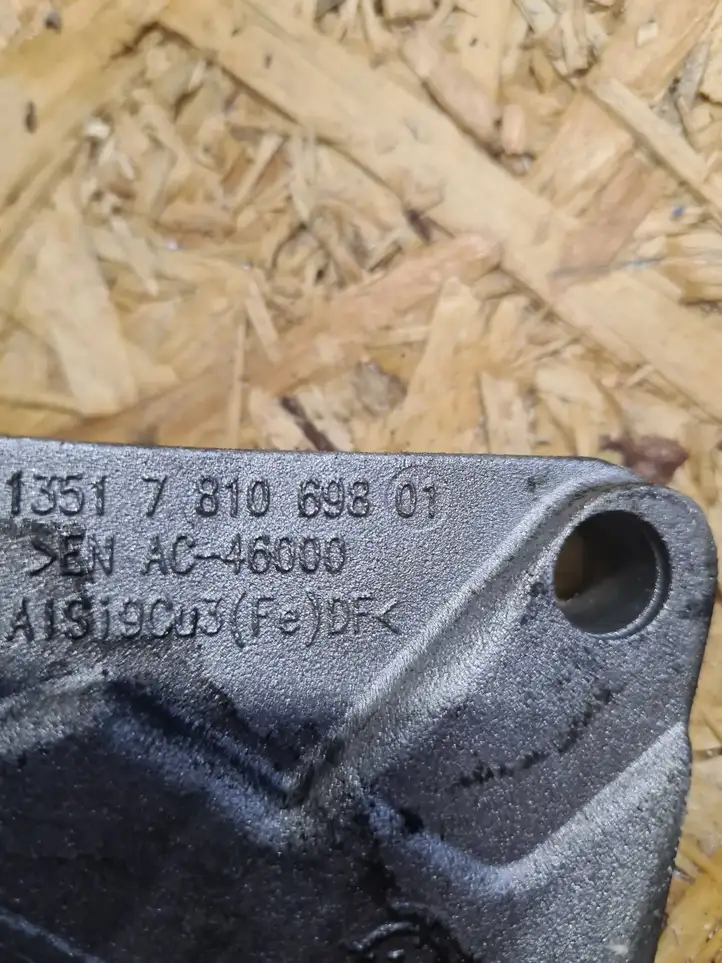 BMW 3 F30 F35 F31 (2012 - 2018) 7810698 Кронштейн топливного насоса — фото 5