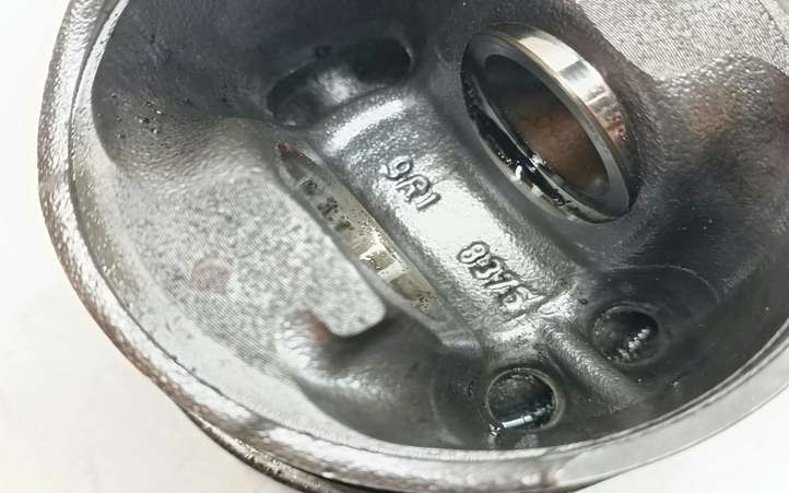 Jeep Grand Cherokee (2010 - 2021)  9R18375 Поршень (поршни)