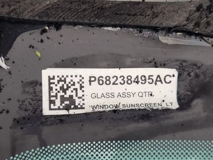 Chrysler Pacifica (2016 - ) P68238495AC Заднее боковое стекло — фото 3