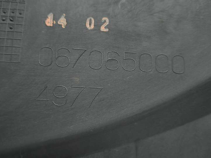 Maserati Quattroporte (2003 - 2008)  067065000 Накладка замка капота