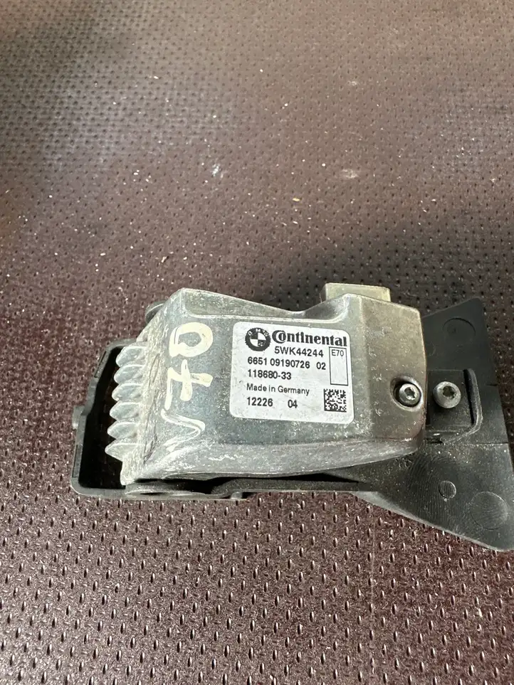 BMW X5 E70 (2006 - 2013) 665109190726 Камера в лобовом стекле — фото 3