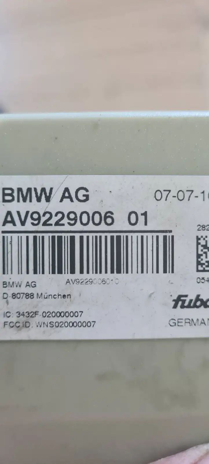 BMW 5 F10 F11 (2009 - 2016) 9229006 Усилитель антенны — фото 3