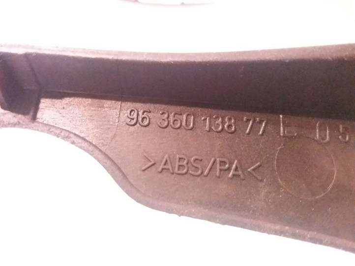 Peugeot 307 (2001 - 2005)  9636013877 Рамка рычага переключения передач