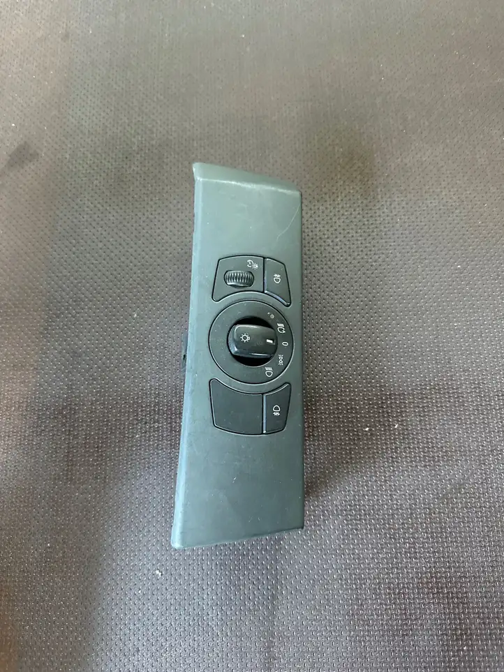 BMW 5 E60 E61 (2004 - 2010) 6953736 Включатель фонарей — фото 1