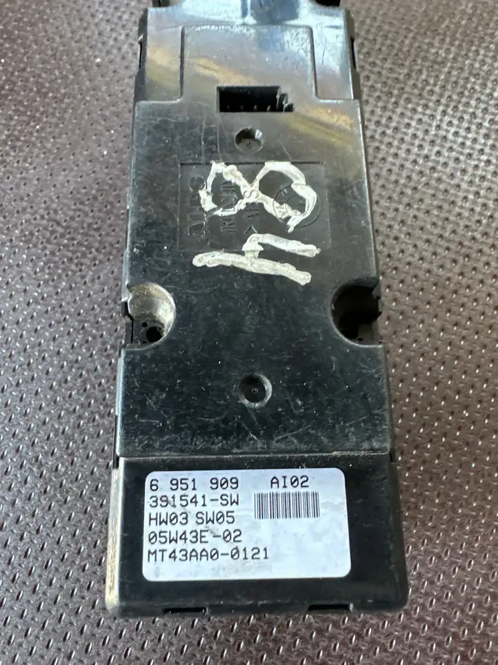 BMW 5 E60 E61 (2004 - 2010) 6954909 Кнопка стеклоподъемников — фото 2
