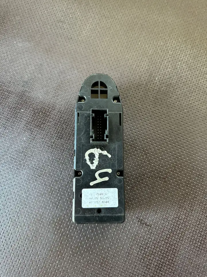 BMW 5 E60 E61 (2004 - 2010) 6951909 Кнопка стеклоподъемников — фото 2