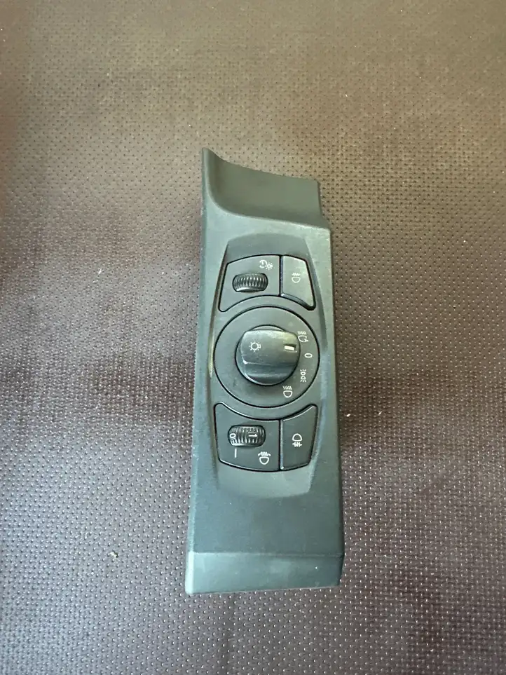 BMW 5 E60 E61 (2004 - 2010) 6925295 Включатель фонарей — фото 1