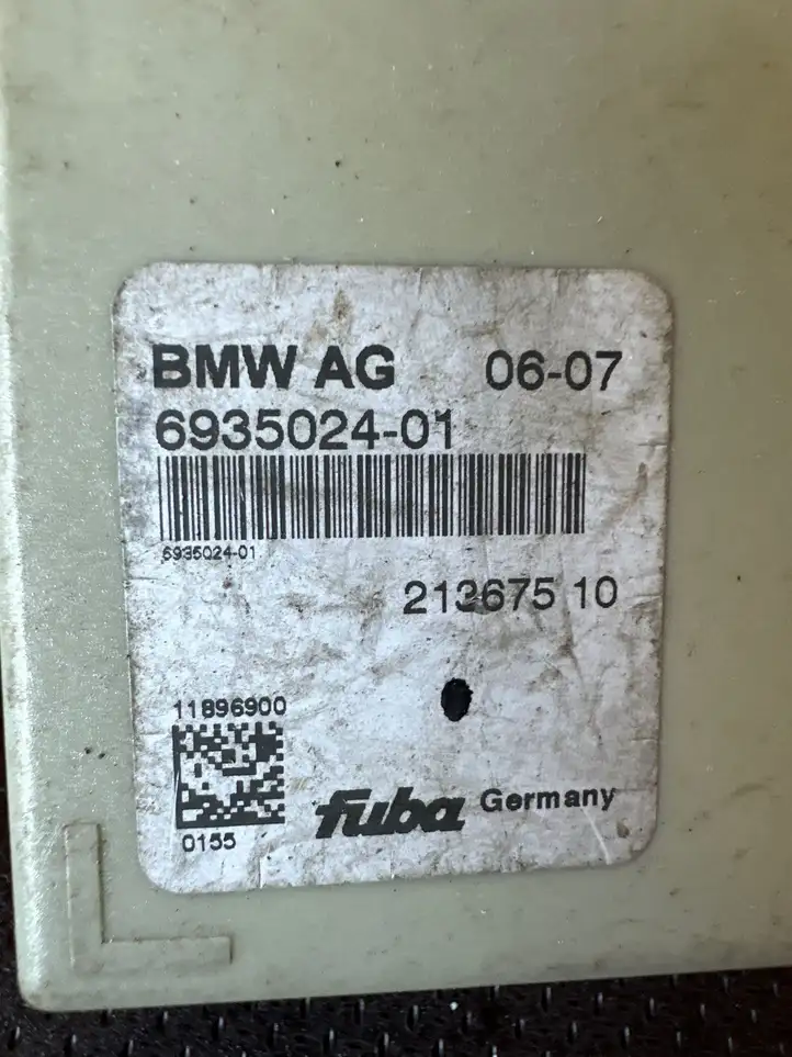 BMW 3 E90 E91 (2005 - 2012) 6935024 Усилитель антенны — фото 3