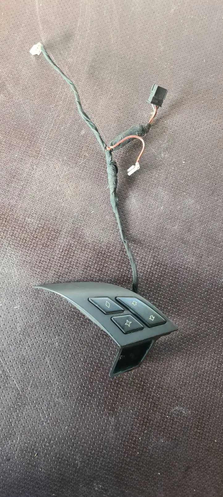 BMW 5 E60 E61 (2004 - 2010) 6983296 Кнопки на рулевом колесе — фото 1