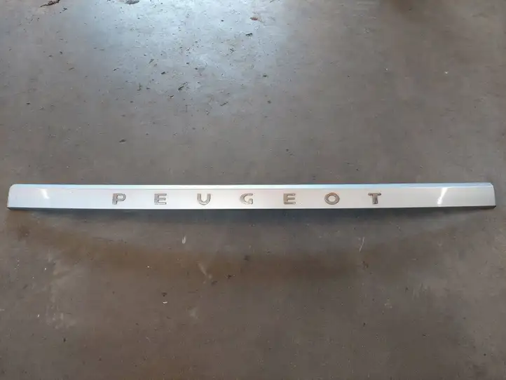 Peugeot 1007 (2005 - 2009) Молдинги двери багажника — фото 1