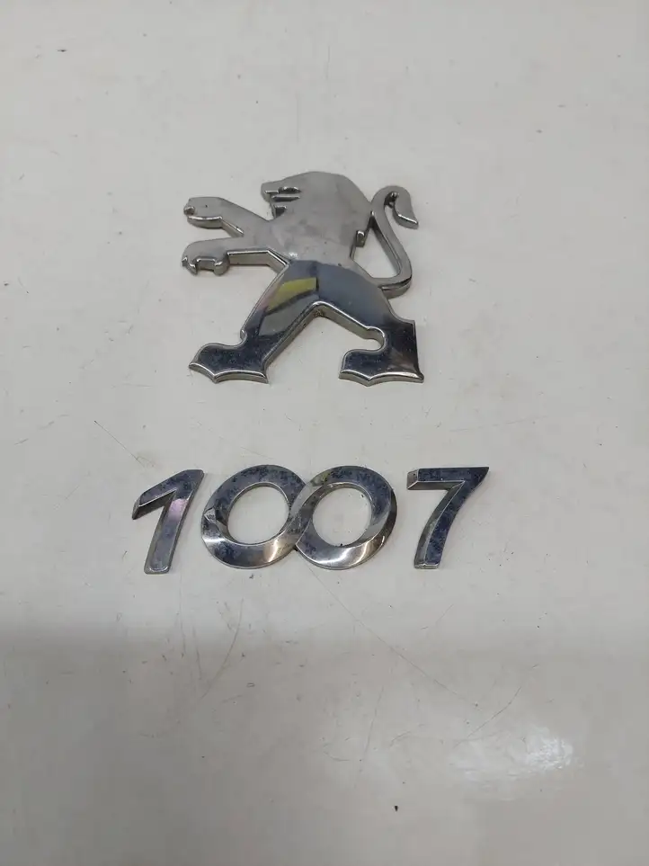 Peugeot 1007 (2005 - 2009) 9646181777 Эмблема производителя — фото 1