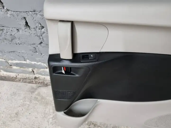 Chrysler Pacifica (2016 - ) P5RP682D2AC Обшивка раздвижной двери — фото 3