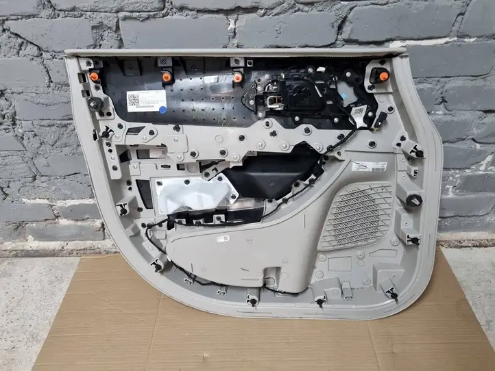 Chrysler Pacifica (2016 - ) 5SC804D2AG Обшивка передней двери — фото 6